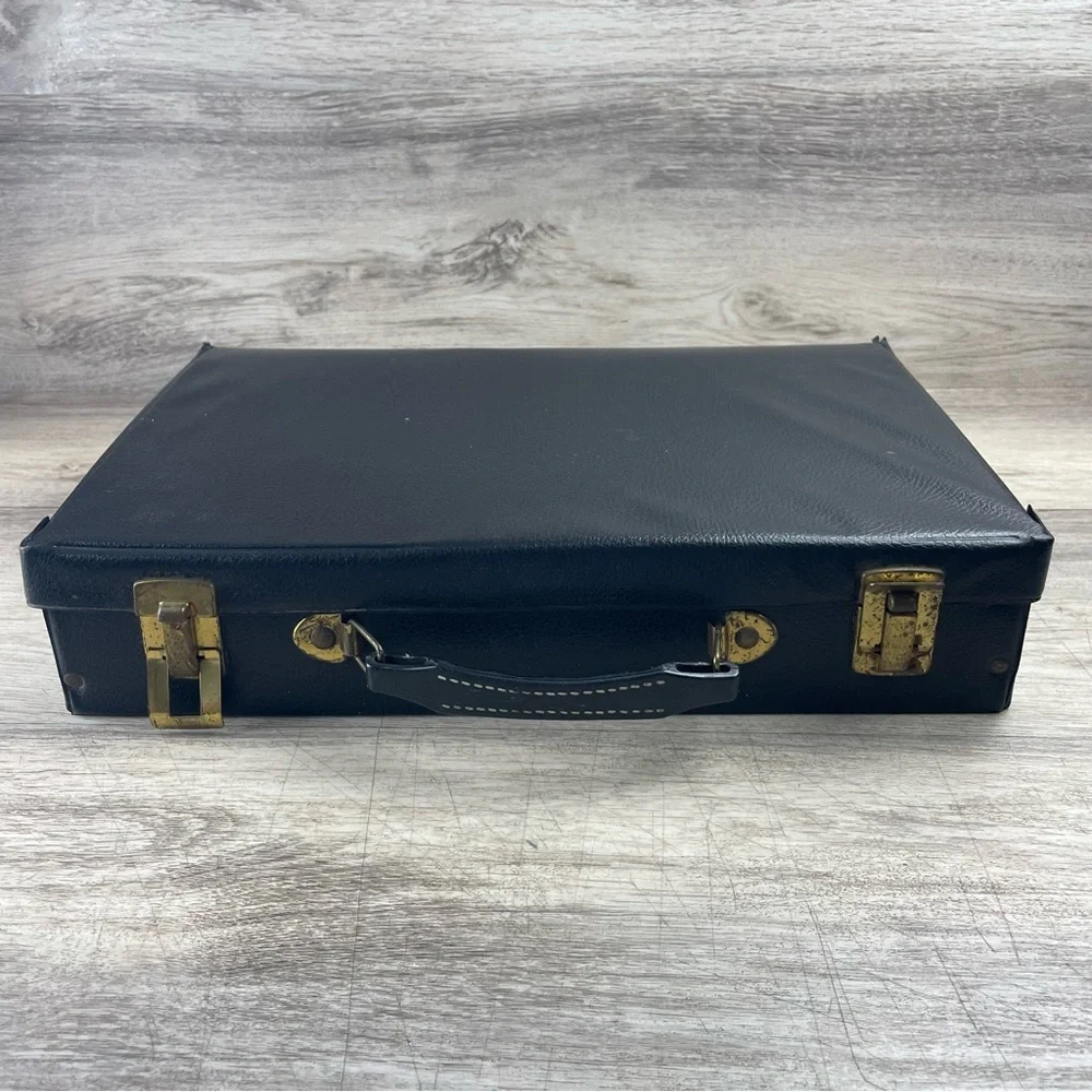 Vintage Worcester T&S Rochdale Mass Briefcase